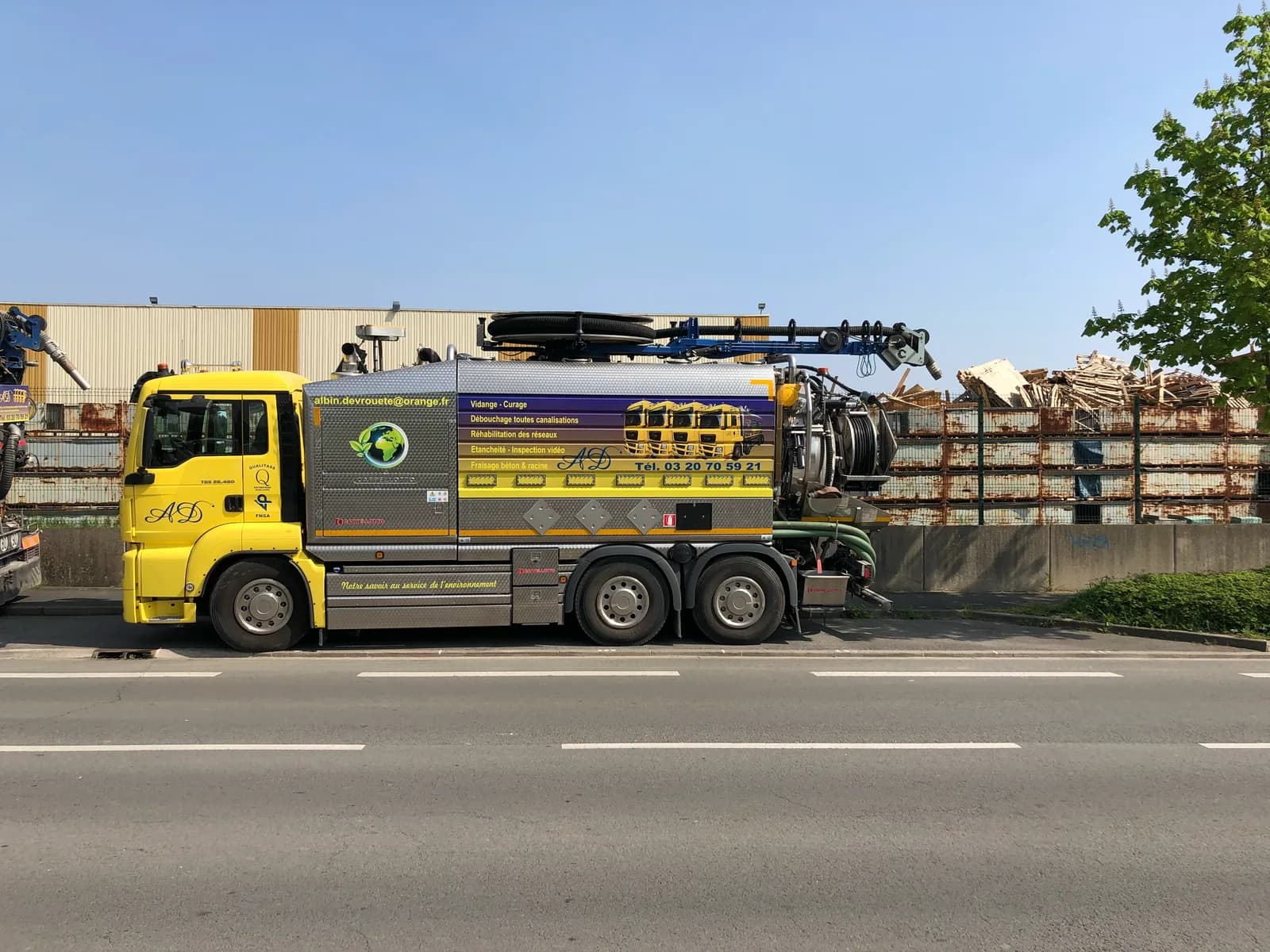 Camion hydrocureur en intervention